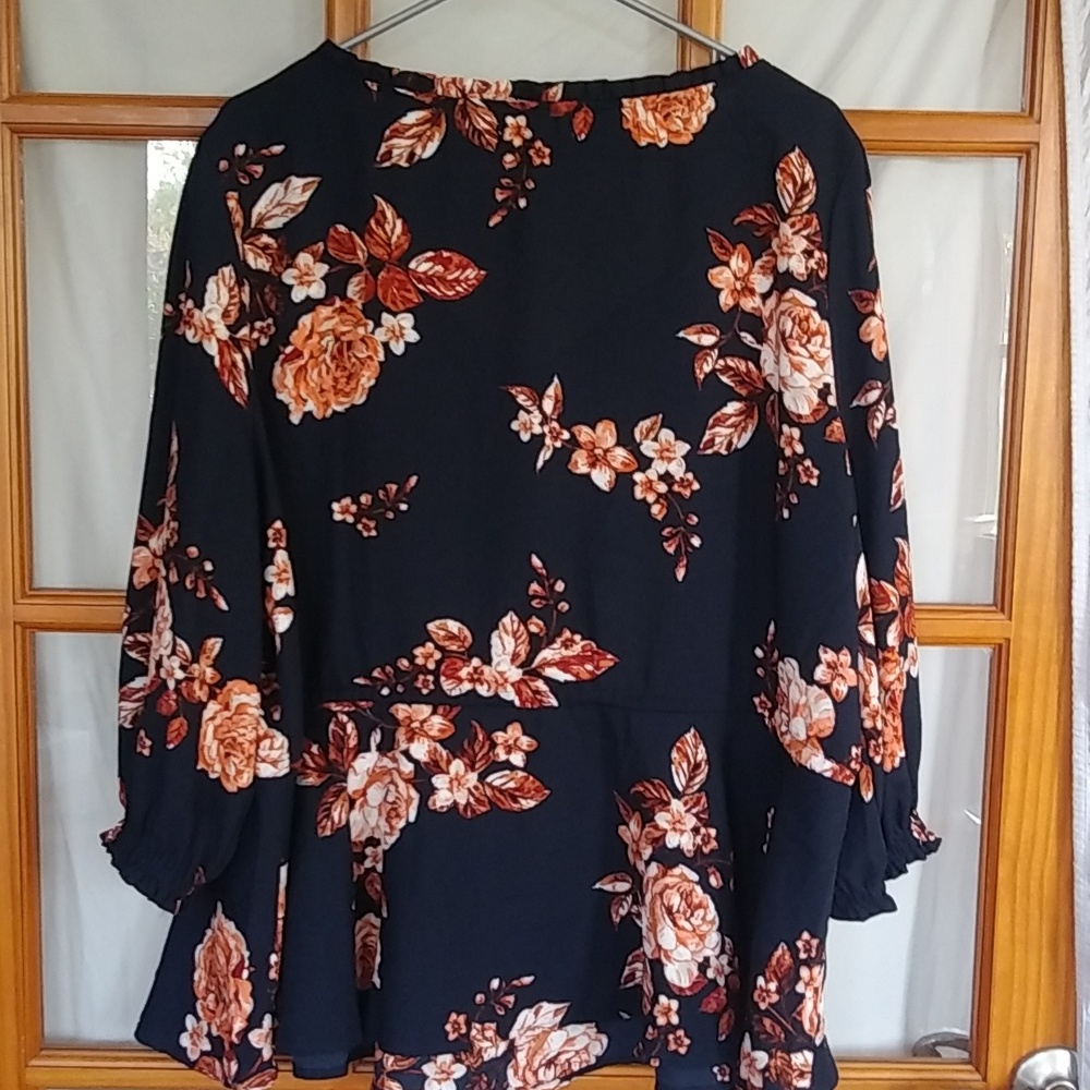 Maurices blouse. Size 2X. - Picture 2 of 4